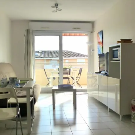 34m South Facing With Terrace And Open View Appartamento